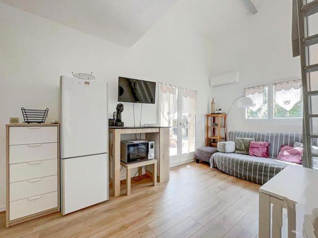 Maisonnette Kalis Calme Avec Climatisation Parking Jardin Cadre Campagne Plages A Pieds Bandol Exterior foto